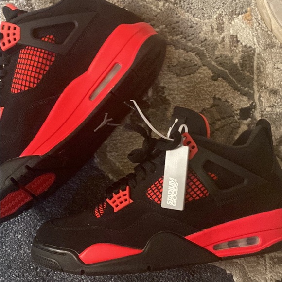 Jordan 4’s thunder red’s - Picture 1 of 3